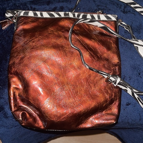 Hananel Zebra Print Big flower Crossbody Bag🔥🔥 - Picture 2 of 9